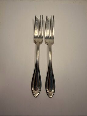 Wm. A. Rogers La France
Silverplate Pastry Cake Forks Set of 2, Pat. 1914